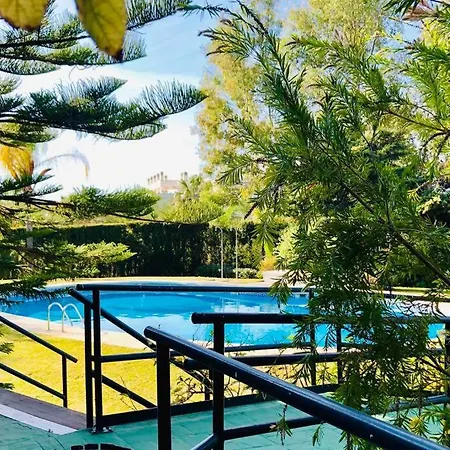 Puente Bright Terrace, Pool & Garden View Apartment