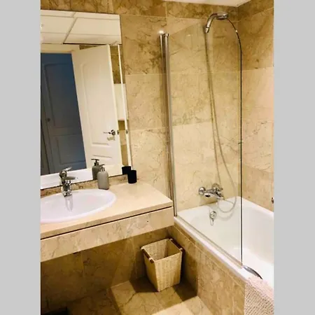 Puente Bright Terrace, Pool & Garden View Apartment *