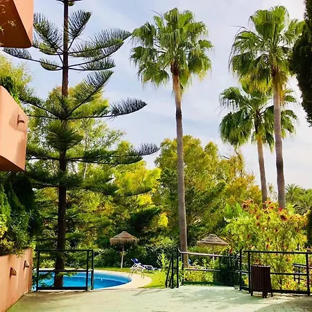Puente Bright Terrace, Pool & Garden View Apartment Marbella