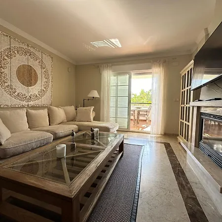 Puente Bright Terrace, Pool & Garden View Apartment