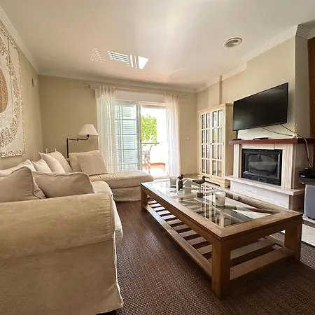 Puente Bright Terrace, Pool & Garden View Apartment Marbella