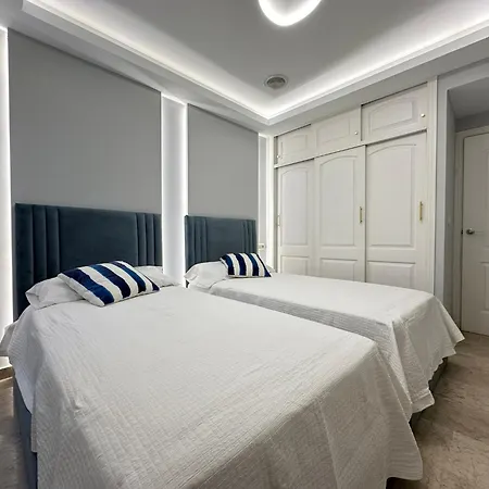 Puente Bright Terrace, Pool & Garden View Apartment Marbella